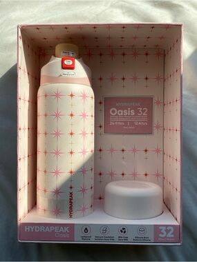 NWT Hydrapeak Water Bottle
Limited Edition